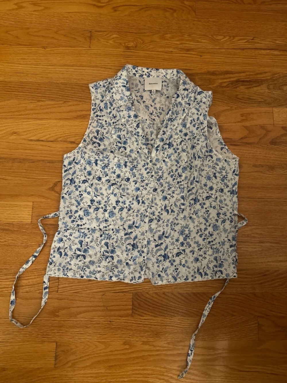 Reformation White and Blue Floral Sleeveless Button-Front Tunic